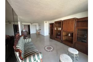 7040 Coral Way, Miami, FL 33155 - MLS#F10540122