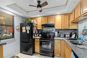 10402 Sunrise Lakes Boulevard, Sunrise, FL 33322 - MLS#F10540143