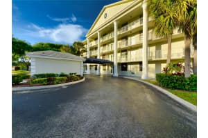 1701 Whitehall Dr 303, Davie, FL 33324 - MLS#F10540304