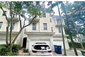 2720 NE 9th Ave, Wilton Manors, FL 33334 - MLS#F10540365