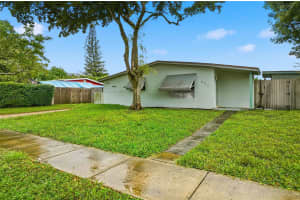 5711 37th Court, Davie, FL 33314 - MLS#F10540371