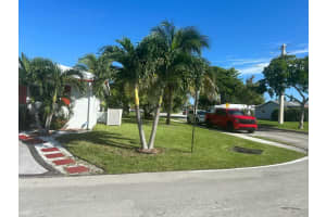 7001 Nw 76th Ct Tamarac, FL 33321 - Off Market