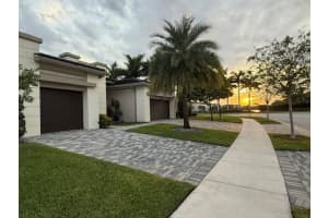 10660 S Lago Vista Cir, Parkland, FL 33076 - MLS#F10540469