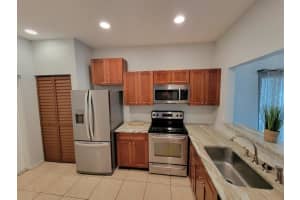 197 NW Eller St, Deerfield Beach, FL 33441 - MLS#F10540526