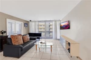 3140 Ocean Drive, Hallandale Beach, FL 33009 - MLS#F10540562