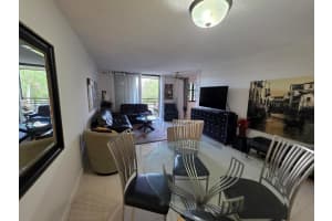 1101 Colony Point Cir 304, Pembroke Pines, FL 33026 - MLS#F10540587