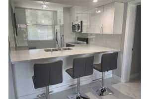 1721 Whitehall Dr 404, Davie, FL 33324 - MLS#F10540834