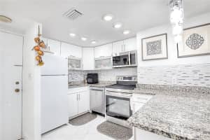 111 Briny Ave 2008, Pompano Beach, FL 33062 - MLS#F10541185