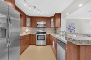 311 SE 3rd St 402, Dania Beach, FL 33004 - MLS#F10541307