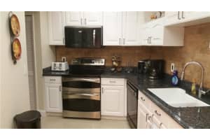 625 Oaks Dr. 704, Pompano Beach, FL 33069 - MLS#F10541461