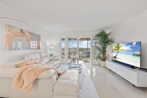 2202 Cypress Bend Drive, Pompano Beach, FL 33069 - MLS#F10541541