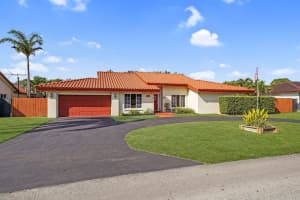 18910 W Oakmont, Hialeah, FL 33015 - MLS#F10541632