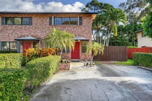 2124 NE 9th Ave 2124, Wilton Manors, FL 33305 - MLS#F10541644