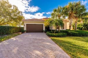 4725 55th St, Vero Beach, FL 32967 - MLS#F10541694