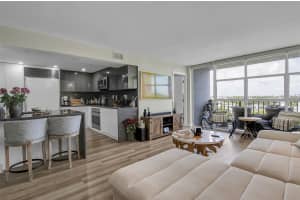 600 Parkview Drive, Hallandale Beach, FL 33009 - MLS#F10541777