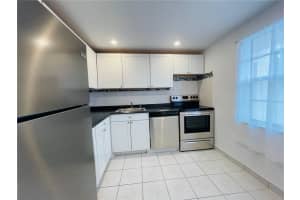 1040 Country Club Dr 306, Margate