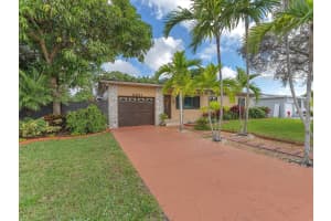 6631 SW 24th St, Miramar, FL 33023 - MLS#F10541920