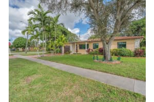 6631 SW 24th St, Miramar, FL 33023 - MLS#F10541920