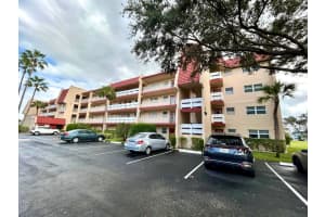 1050 Country Club Dr 303, Margate