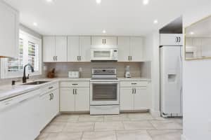 9460 Sunrise Lakes Boulevard, Sunrise, FL 33322 - MLS#F10542393