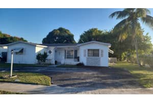 3390 NW 42nd St, Lauderdale Lakes, FL 33309 - MLS#F10542466