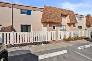 8081 NW 11th St E, Margate, FL 33063 - MLS#F10542557