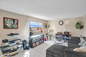 8081 NW 11th St E, Margate, FL 33063 - MLS#F10542557