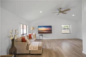 8211 SW 13th Ct, North Lauderdale, FL 33068 - MLS#F10543180