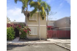 1111 Windward Dr, Pembroke Pines, FL 33026 - MLS#F10543222