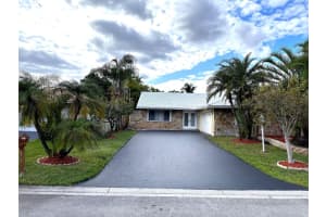 676 107th Lane, Coral Springs, FL 33071 - MLS#F10543354