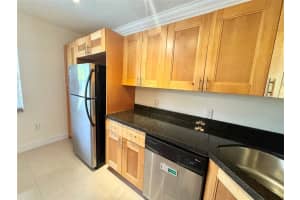 660 NE 11th Ave 203, Fort Lauderdale, FL 33304 - MLS#F10543414