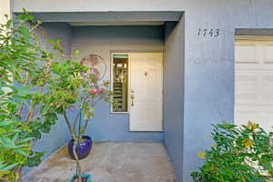 1743 NE 4th Ave, Fort Lauderdale, FL 33305 - MLS#F10543417