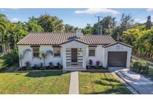 631 Curtiss Pkwy, Miami Springs, FL 33166 - MLS#F10543442