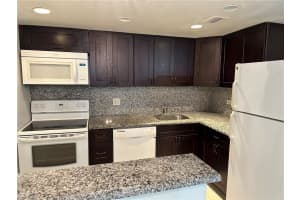 3680 Inverrary Drive 3r, Lauderhill, Fl 33319, Lauderhill