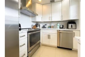 301 Oakridge Q 301, Deerfield Beach, FL 33442, Deerfield Beach, FL 33442 - MLS#F10543806