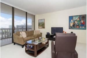 19355 Turnberry Way, Miami, FL 33180 - MLS#F10544120