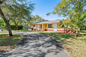 581 17th Place, Fort Lauderdale, FL 33311 - MLS#F10544361