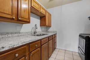 2424 Nw 39th Way 202, Lauderdale Lakes, Fl 33311 Lauderdale Lakes, FL 33311 - Off Market