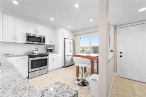 800 125th Way, Pembroke Pines, FL 33027 - MLS#F10544730