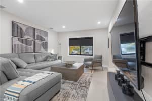 425 25th Street, Wilton Manors, FL 33305 - MLS#F10545098