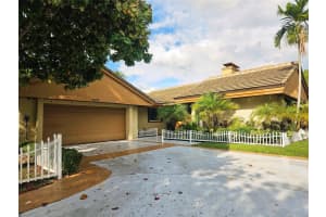 19975 Ne 10th Place Way, Miami, Fl 33179, Miami