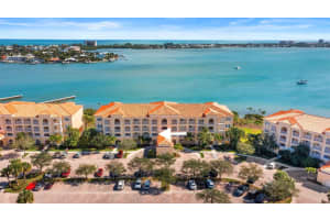 21 Harbour Isle Drive, Fort Pierce, FL 34949 - MLS#F10546277