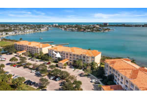 21 Harbour Isle Drive, Fort Pierce, FL 34949 - MLS#F10546277