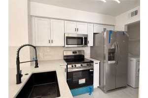 560 S Park, Hollywood, FL 33021 Sold 03/12/26