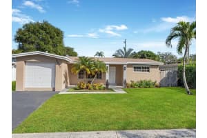 MLS# F10549033, Hollywood, Florida 33024