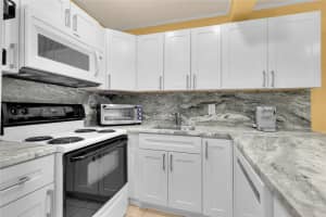 1560 Mckinley Street, Hollywood, FL 33020 - MLS#F10549057