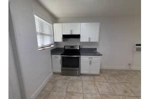 323 4th Avenue, Hallandale Beach, FL 33009 - MLS#F10549403