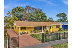 2285 195th Street, Miami Gardens, FL 33056 - MLS#F10550019