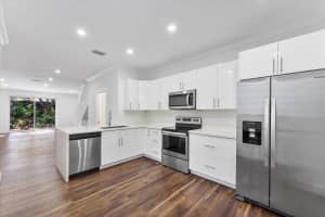 2100 Hacienda Terrace, Weston, FL 33327 - MLS#F10550606