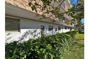 6005 Del Lago Circle, Sunrise, FL 33313 - MLS#F10551462